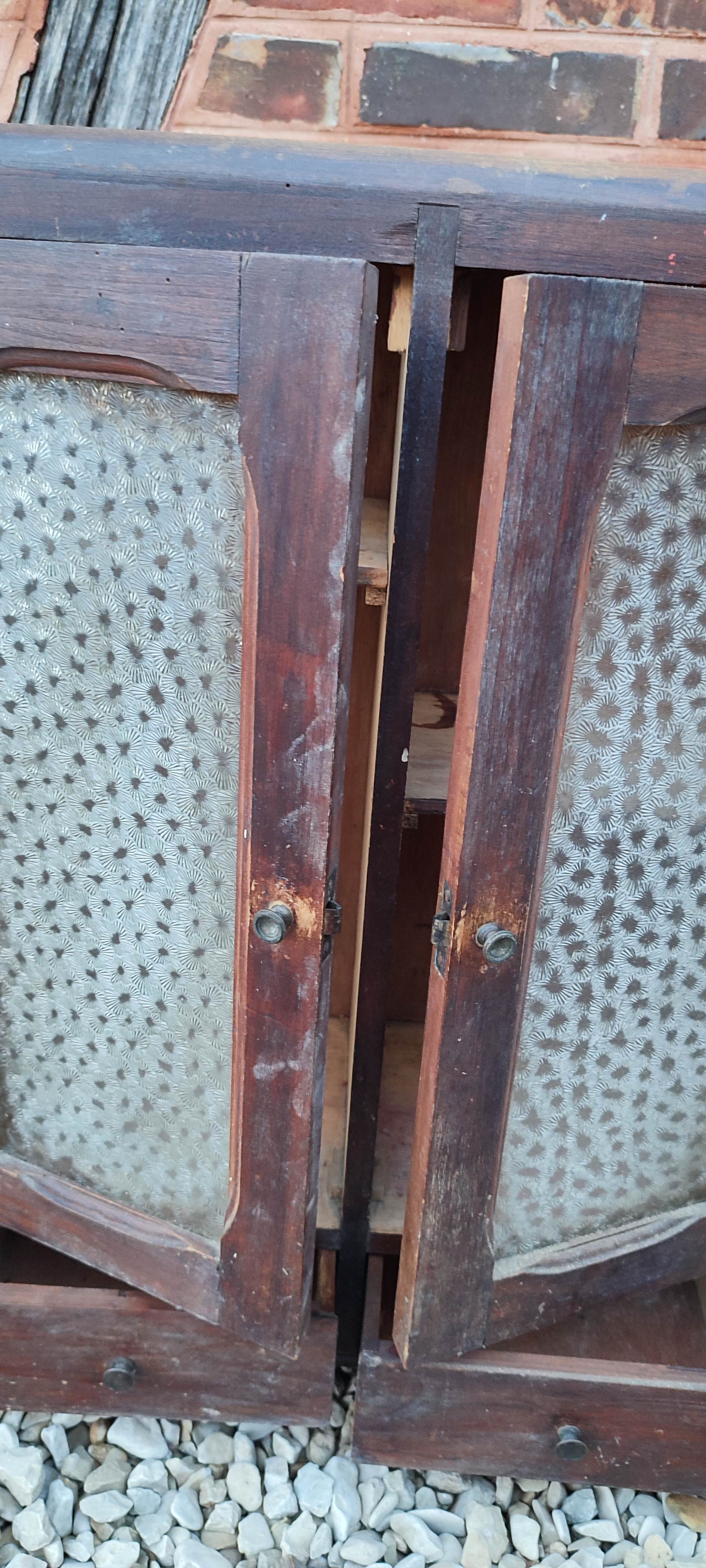 Wall-mounted medicine cabinet