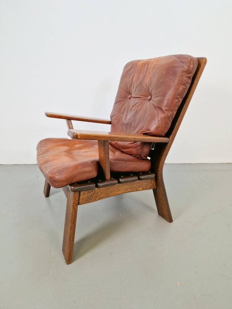 Fauteuil en bois brutaliste avec revêtement en cuir marron, Allemagne, années 1960.