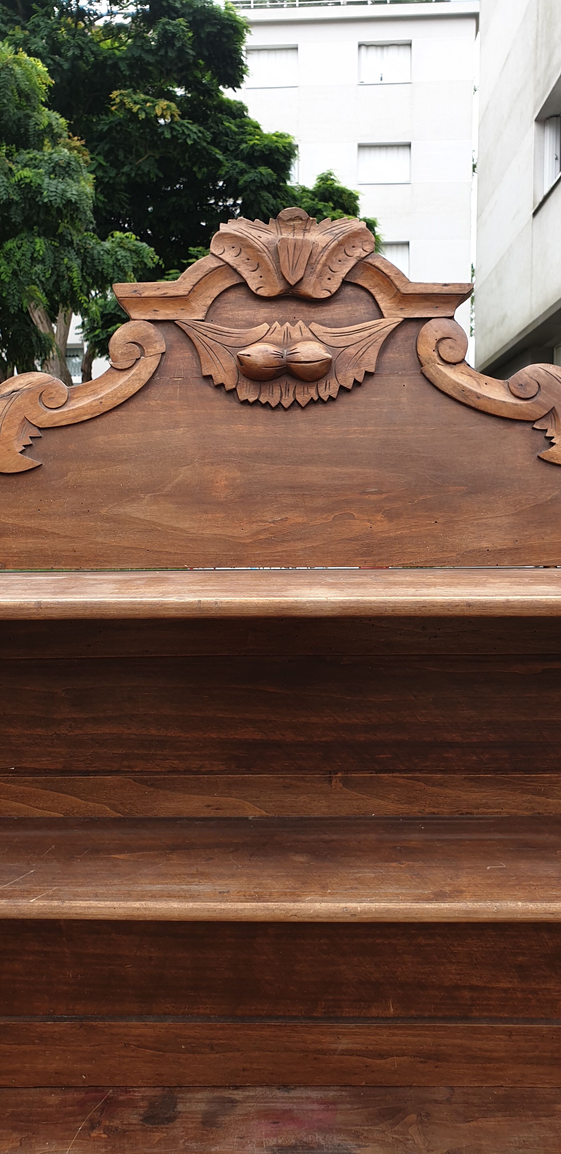 Double body country buffet