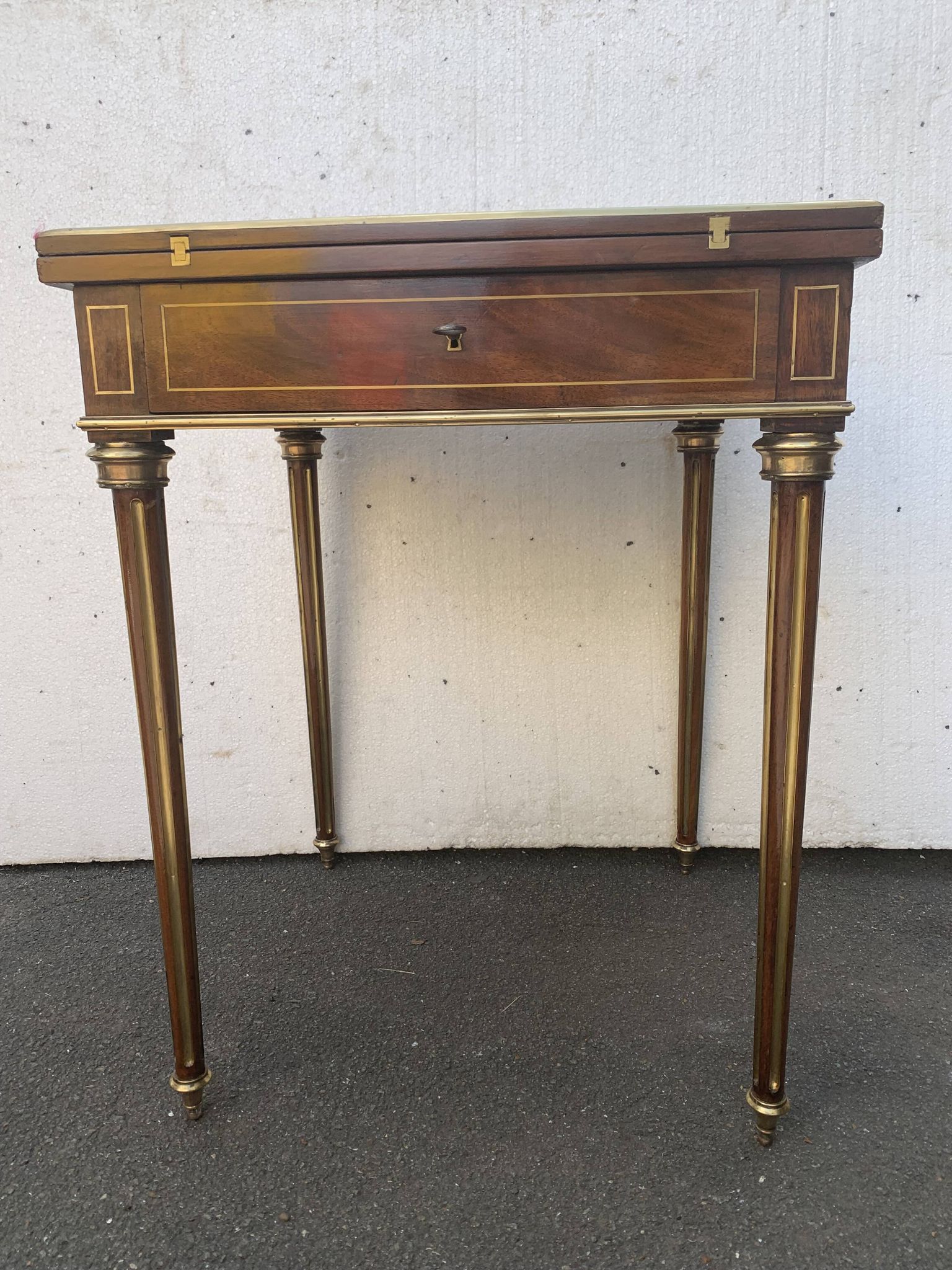 Table for games "Handkerchief" Napoleon III mahogany and brass fillet XIX century