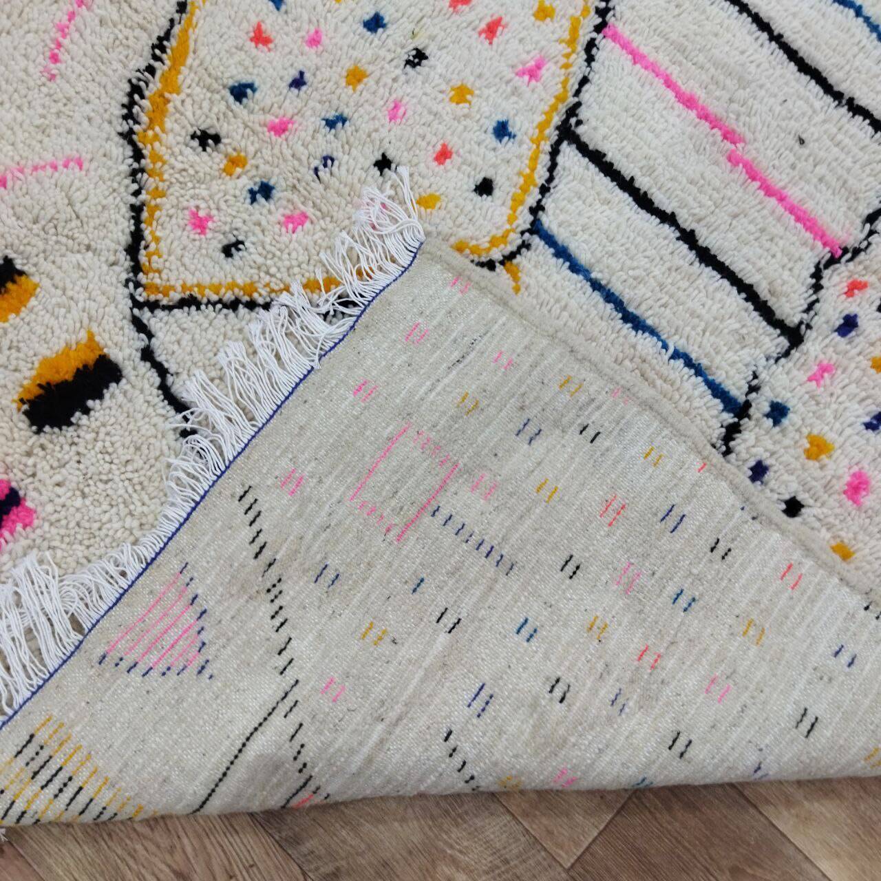 Azilal Berber rug in handmade wool 290 X 200 CM