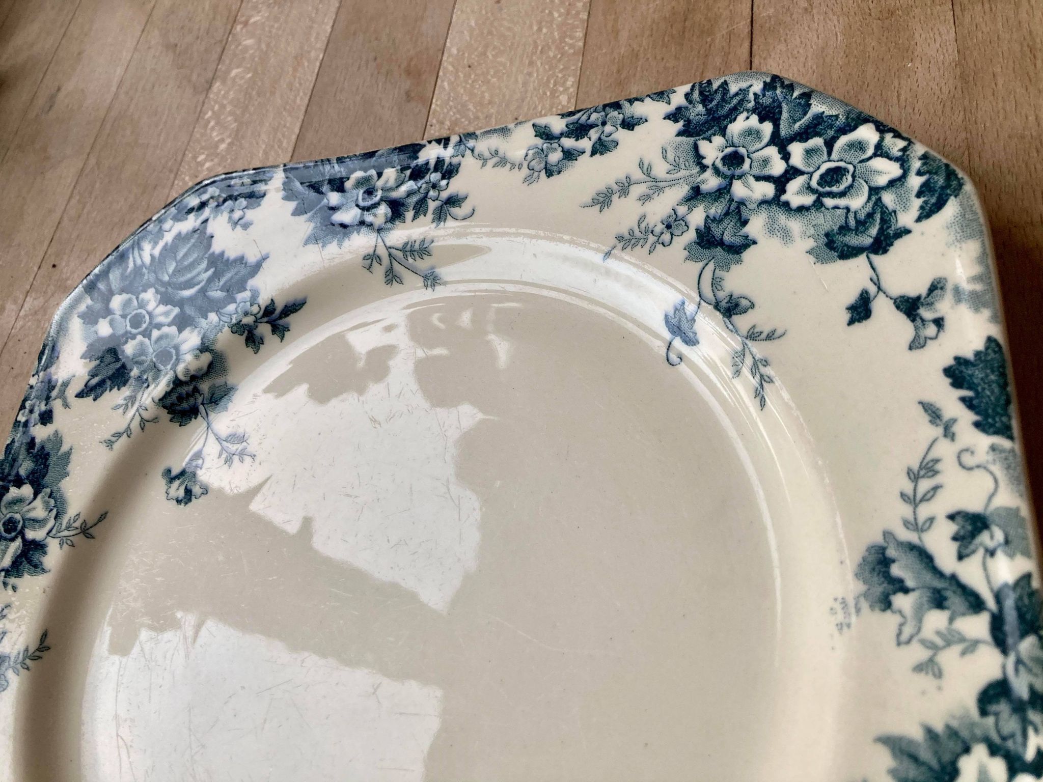 Assiette Terre de Fer Saint-Amand & Hamage modèle Marie-Louise