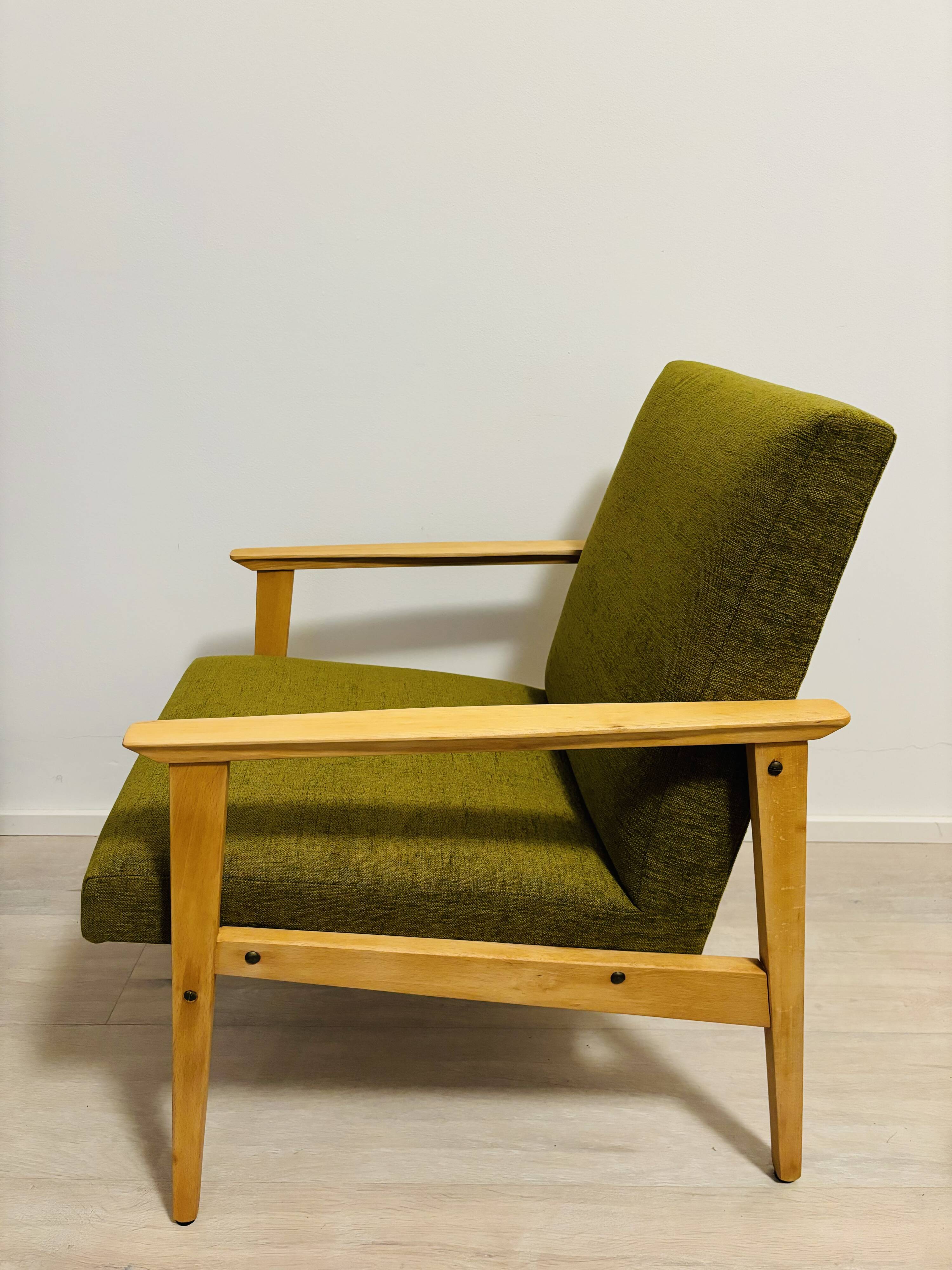 Fauteuil de salon du milieu du siècle de Tchécoslovaquie des années 1970