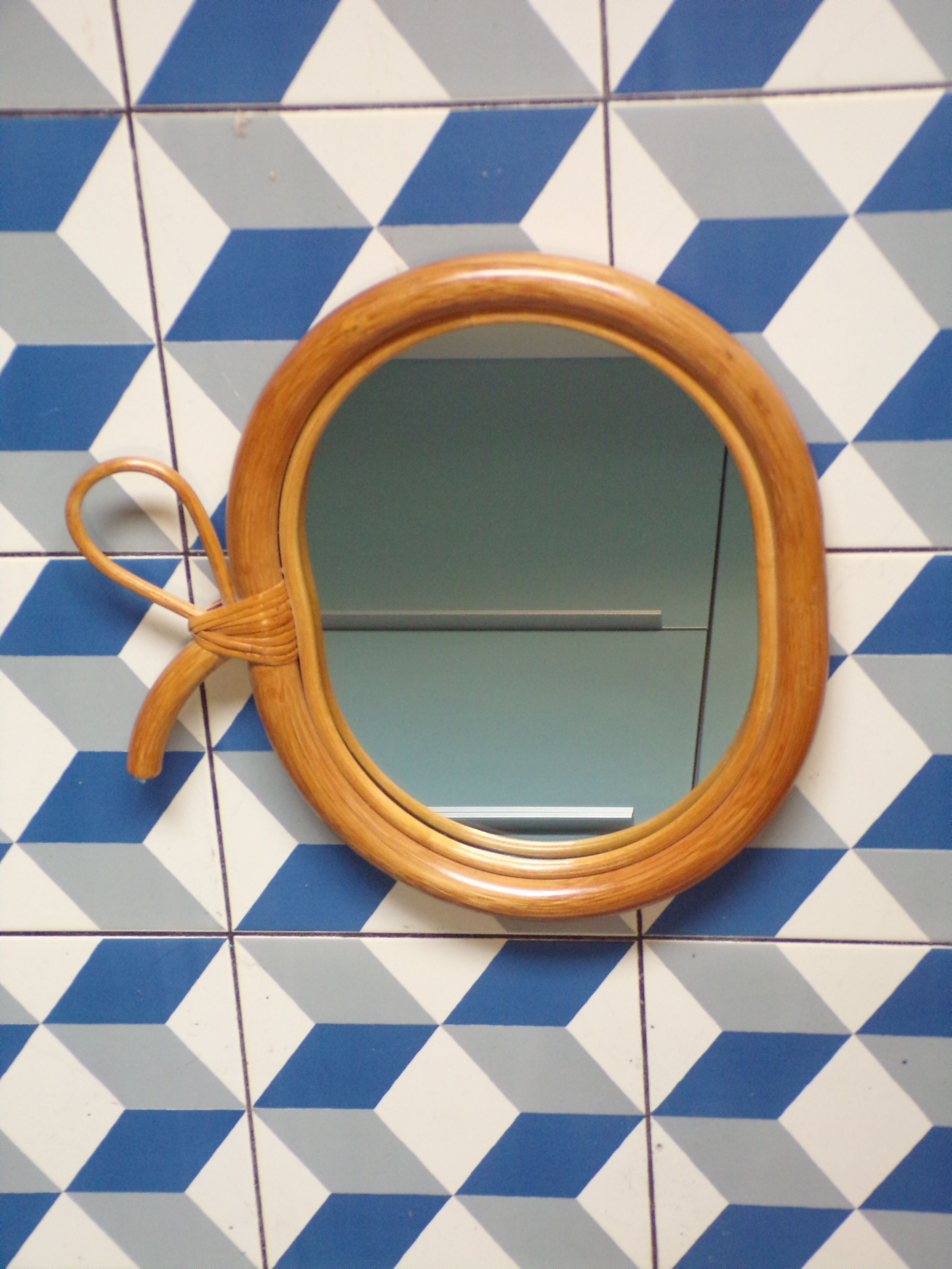 Miroir rotin vintage en forme de pomme
