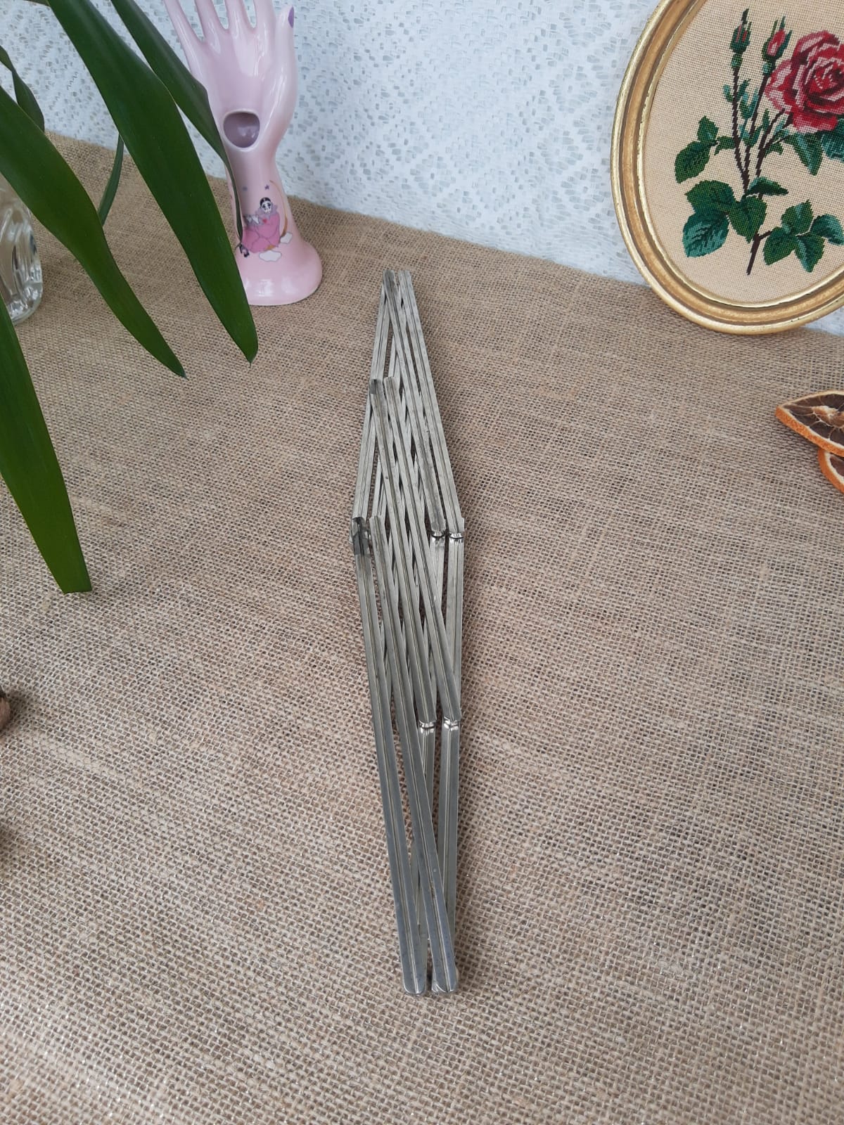 Stretchy silver metal flat bottom