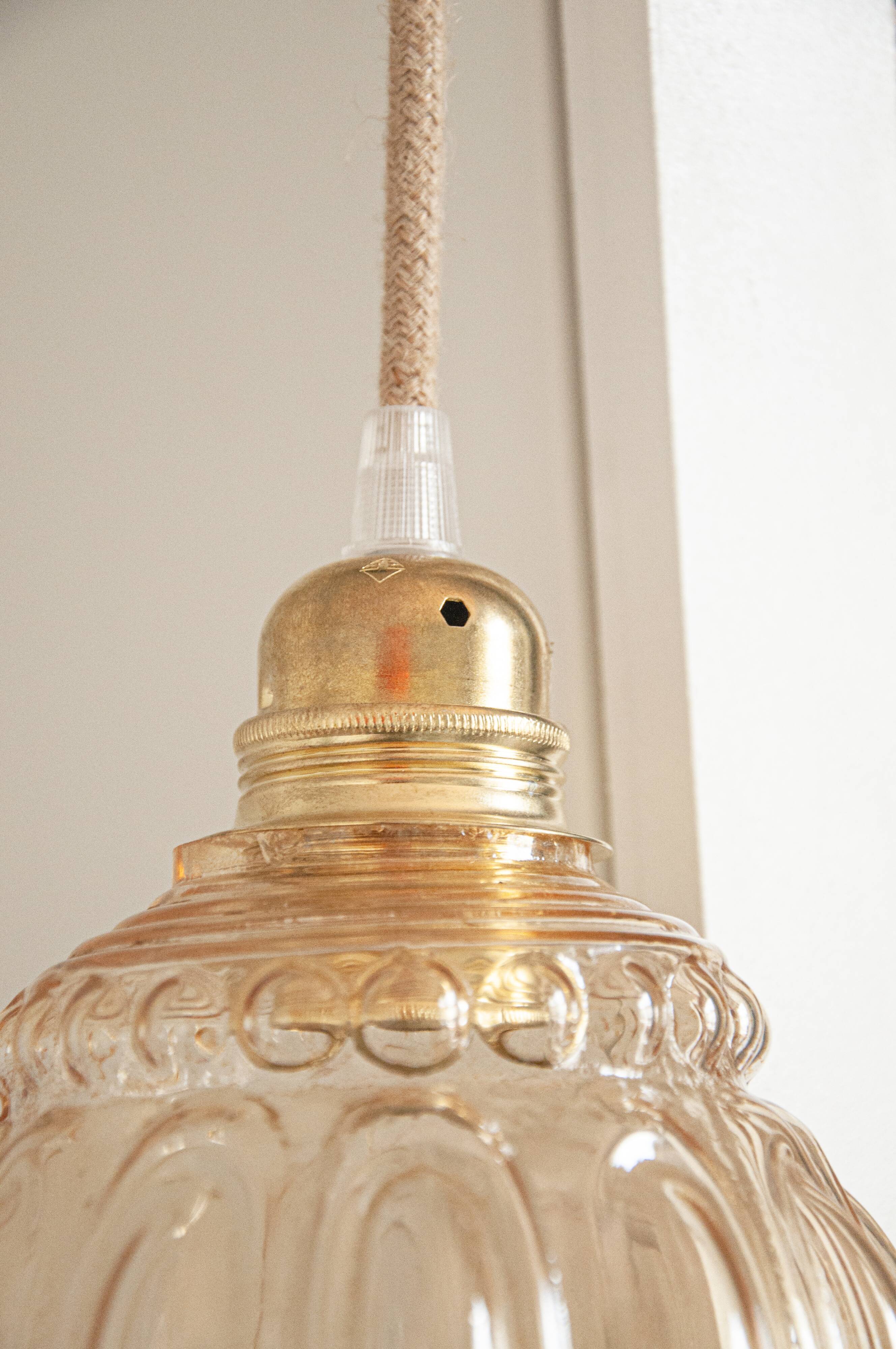 Suspension or vintage globe player