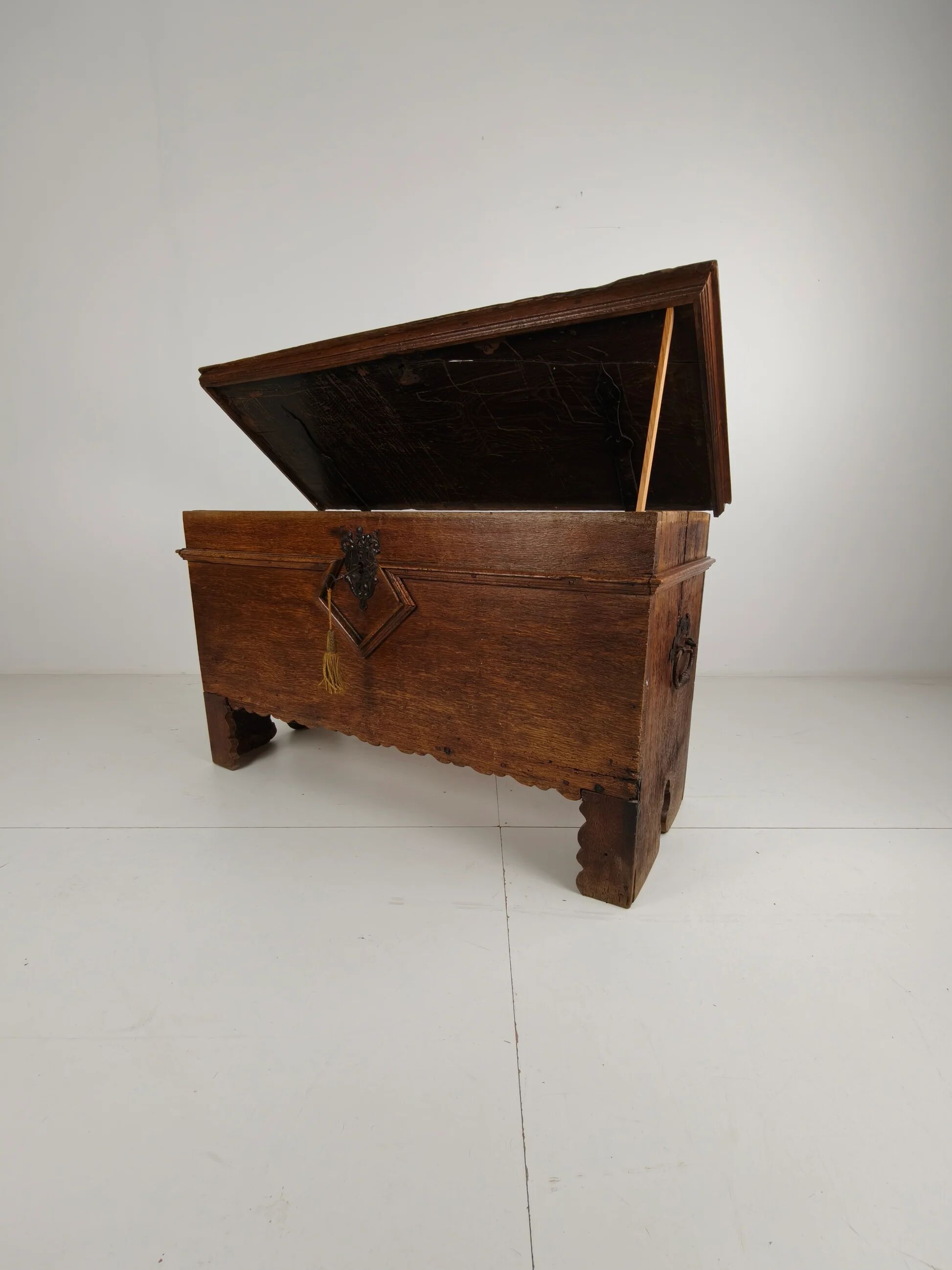Elegant 18th century oak chest – dated 1756