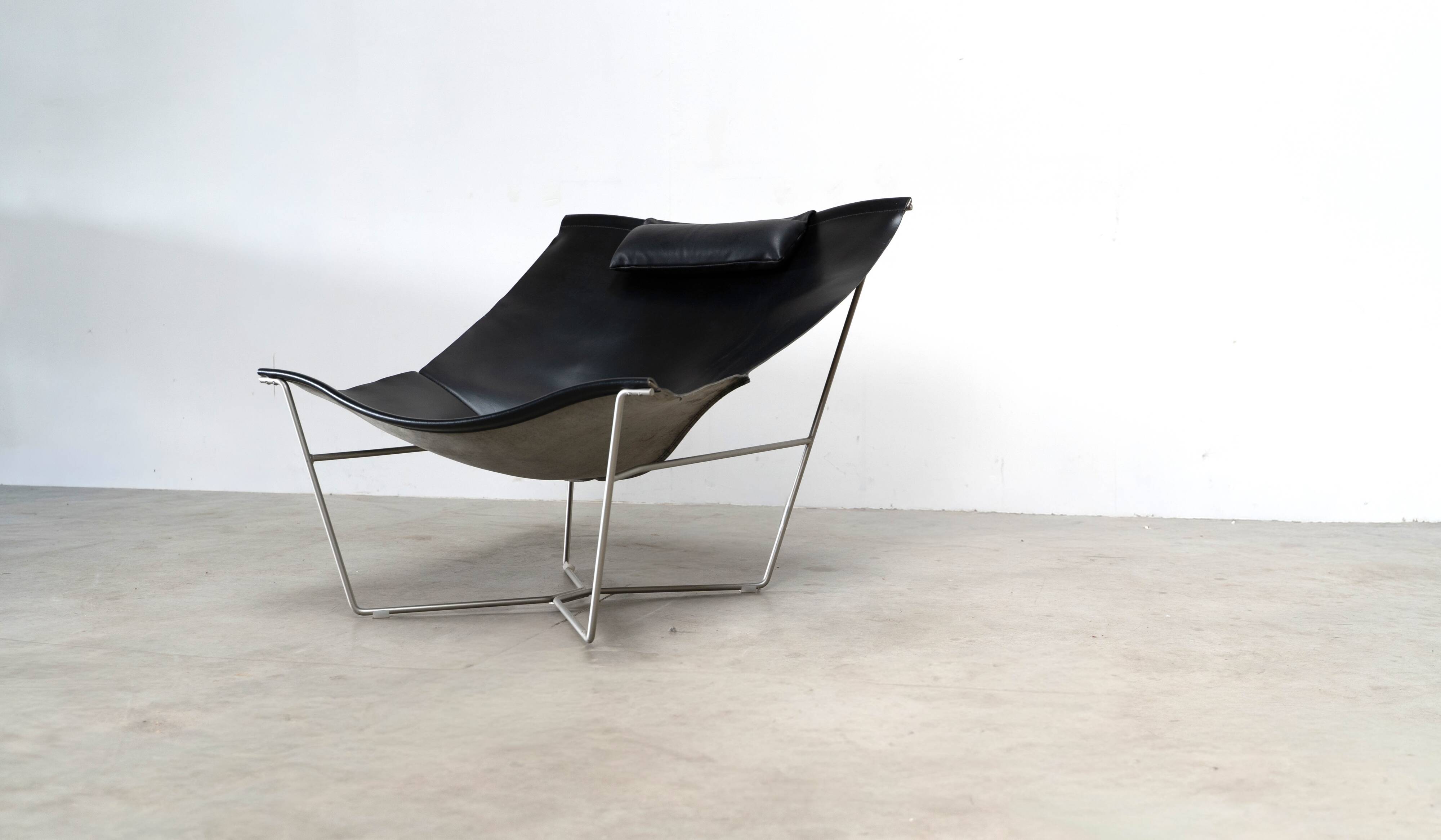 Semana lounge chair by David Weeks