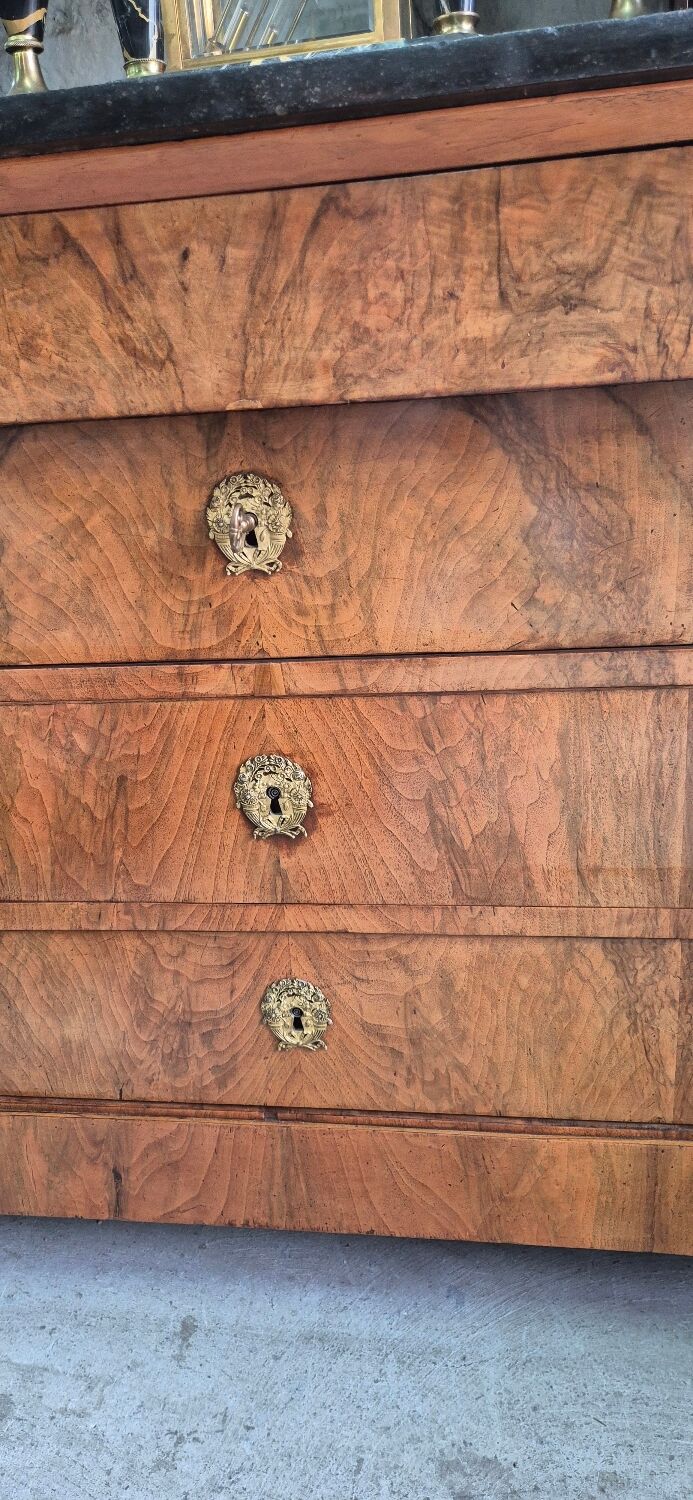 Empire-style chest of drawers with 4 drawers in light walnut, 19th century.