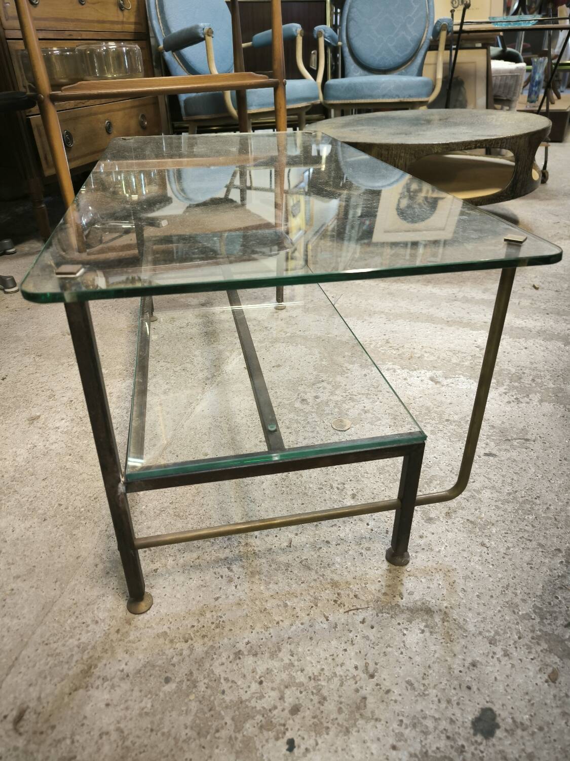 Double-tier coffee table in steel and bronze as well as glass