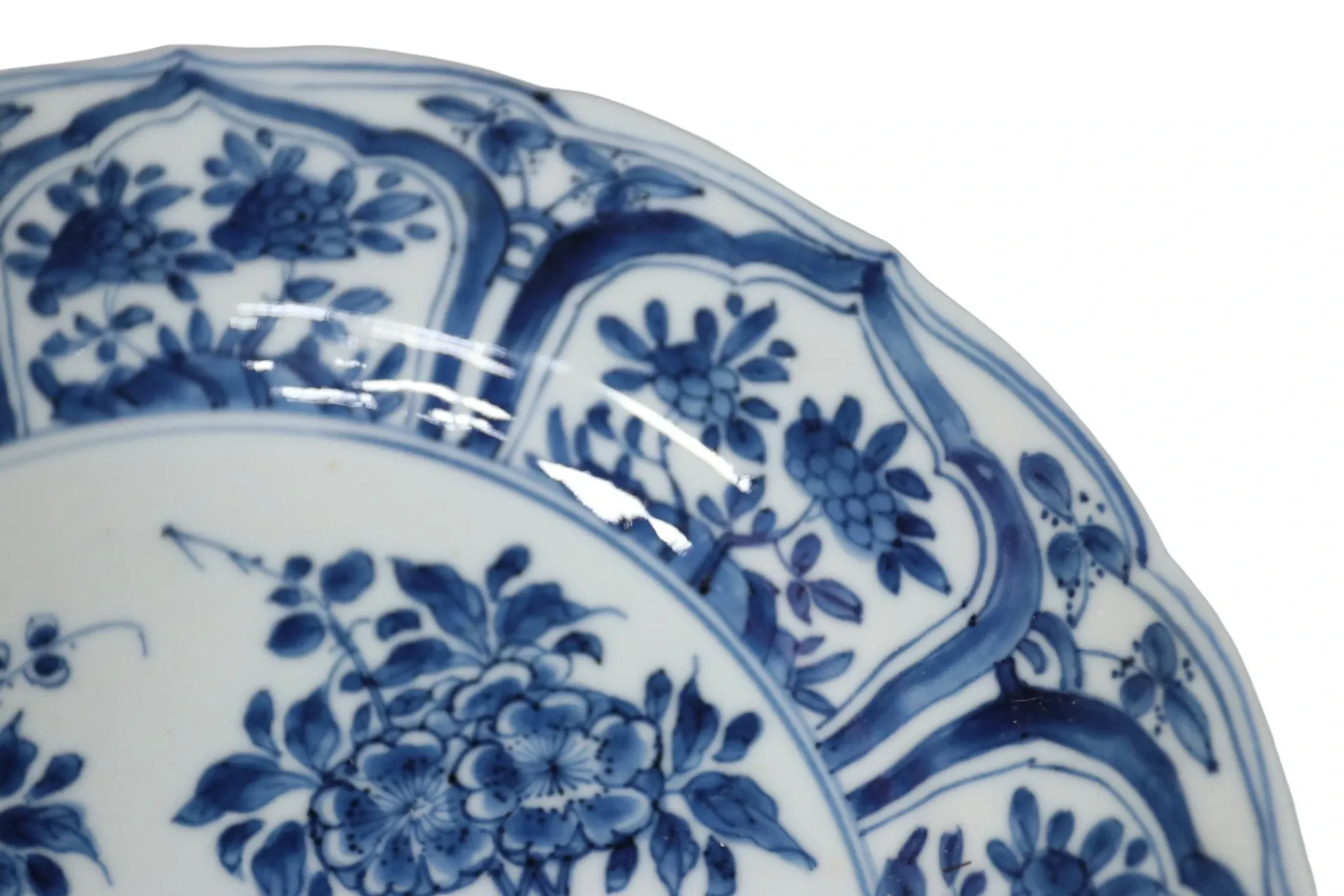 Chinese lobed dish with flowering tree and fence – Kangxi, c.1700–1720