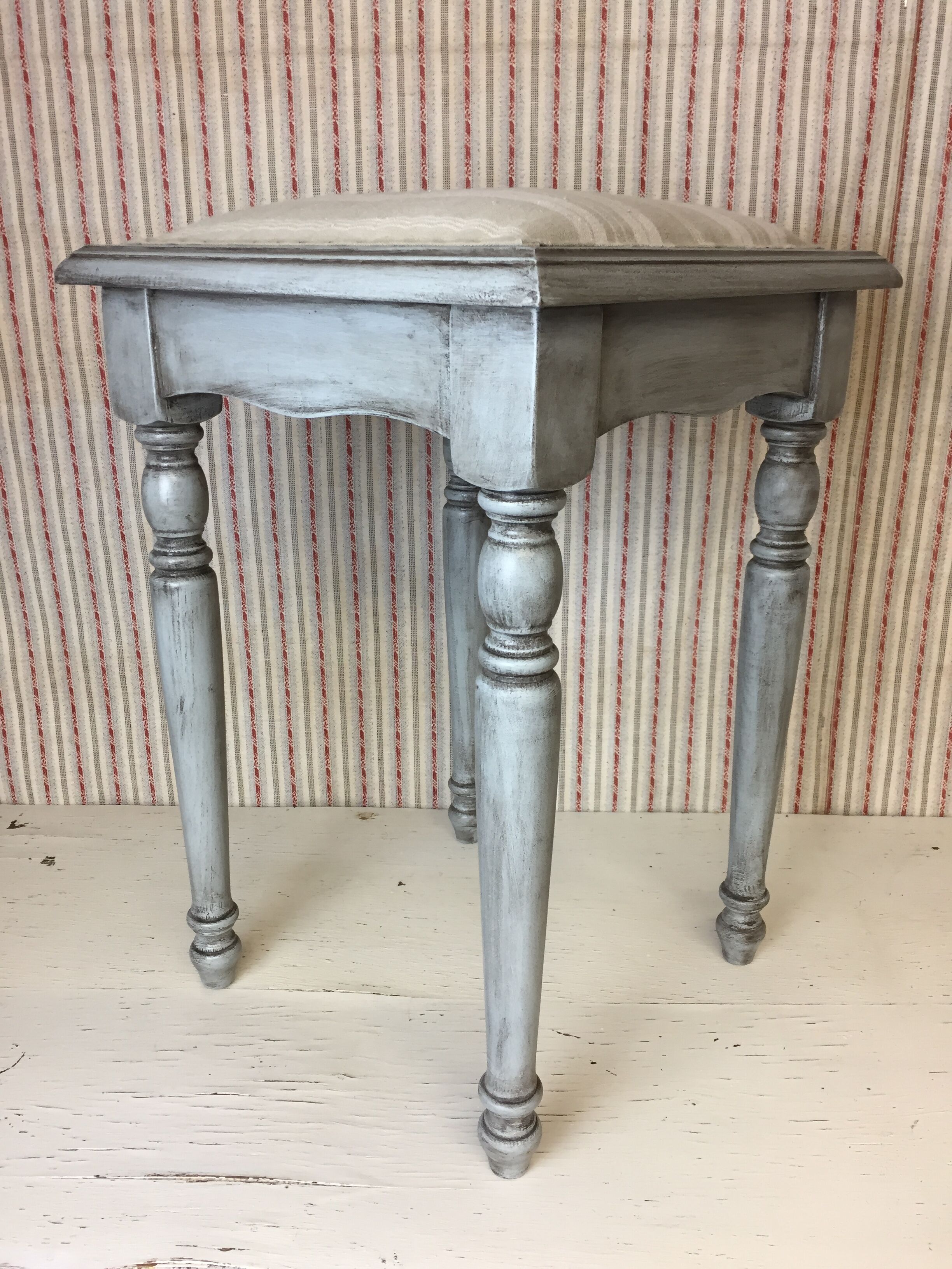 Tabouret bois et toile à matelas