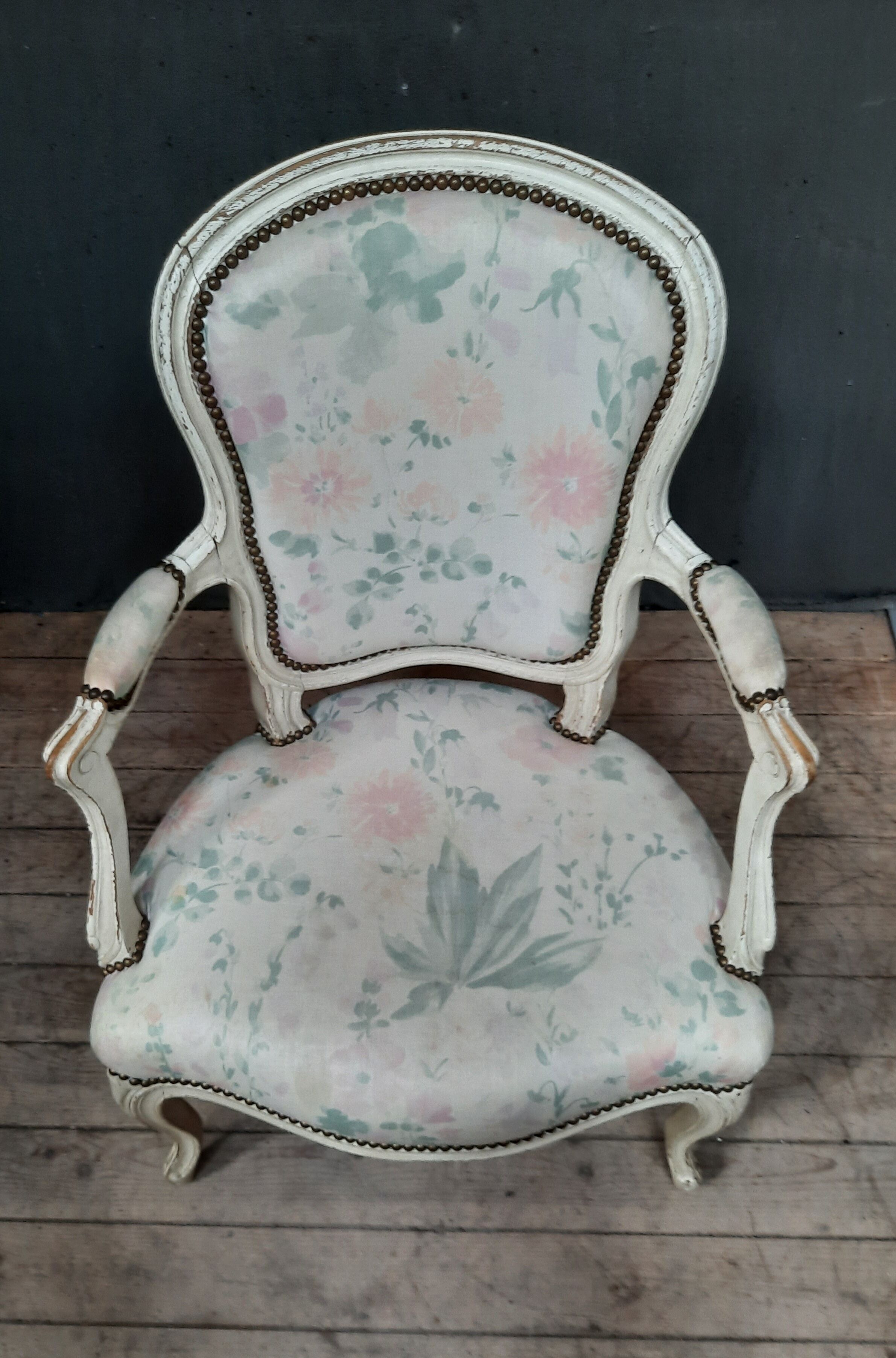 Louis XV armchair in white lacquered wood