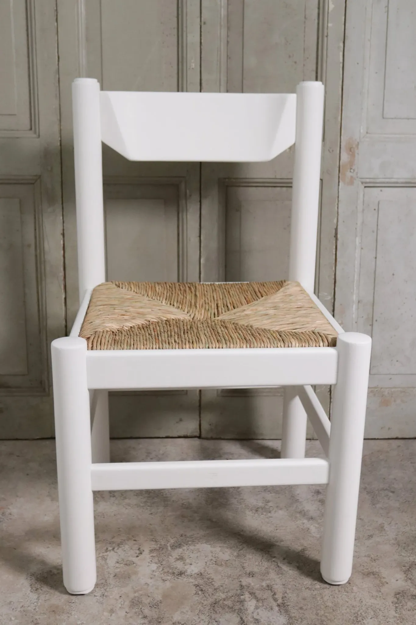 Set of 4 white rush dining chairs – Magistretti / Perriand style, 1970s