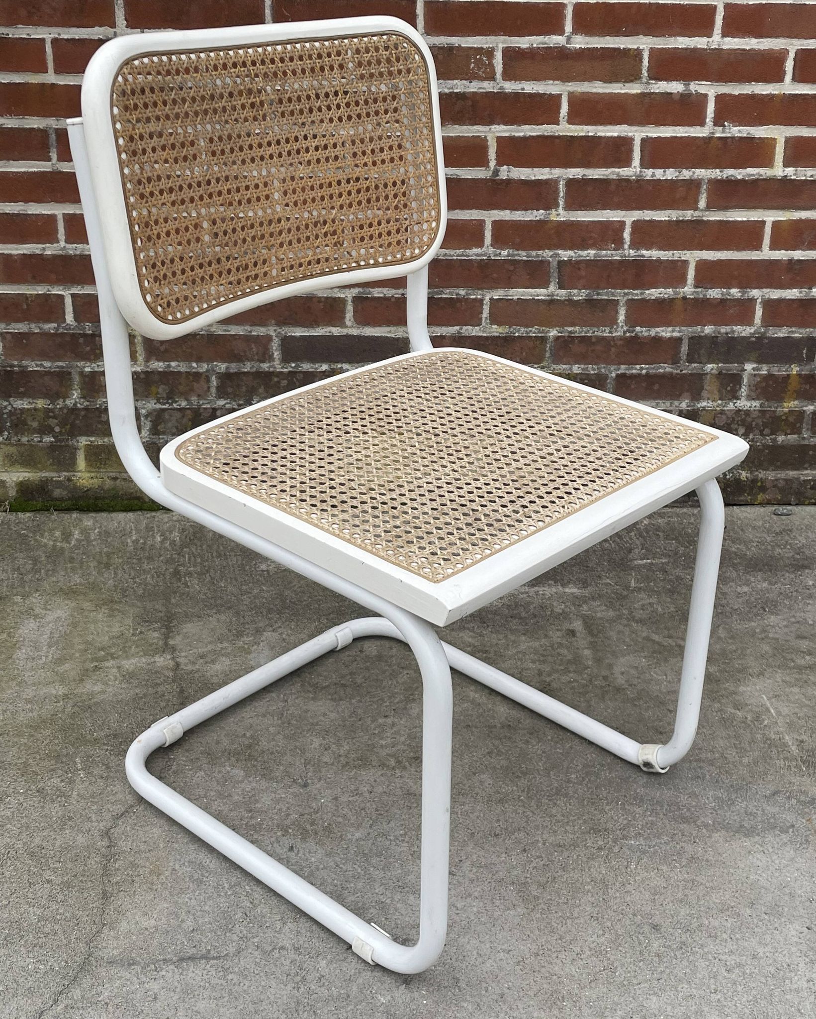 Set of 4 Cesca b32 model chairs in white by Marcel Breuer