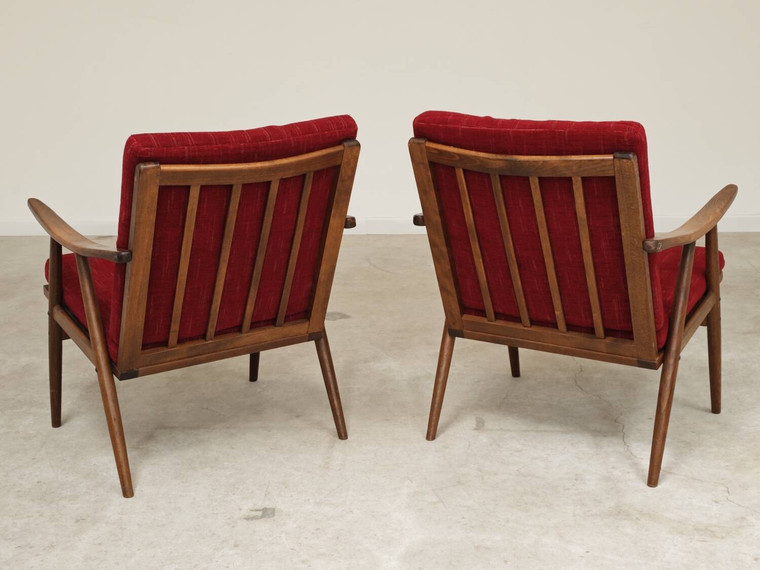 Pair of burgundy boomerang armchairs Antonin Suman Ton Bystrice (Thonet)
