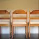 Chaises brutalistes en pin x 3