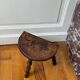 Tabouret tripode en bois tourné