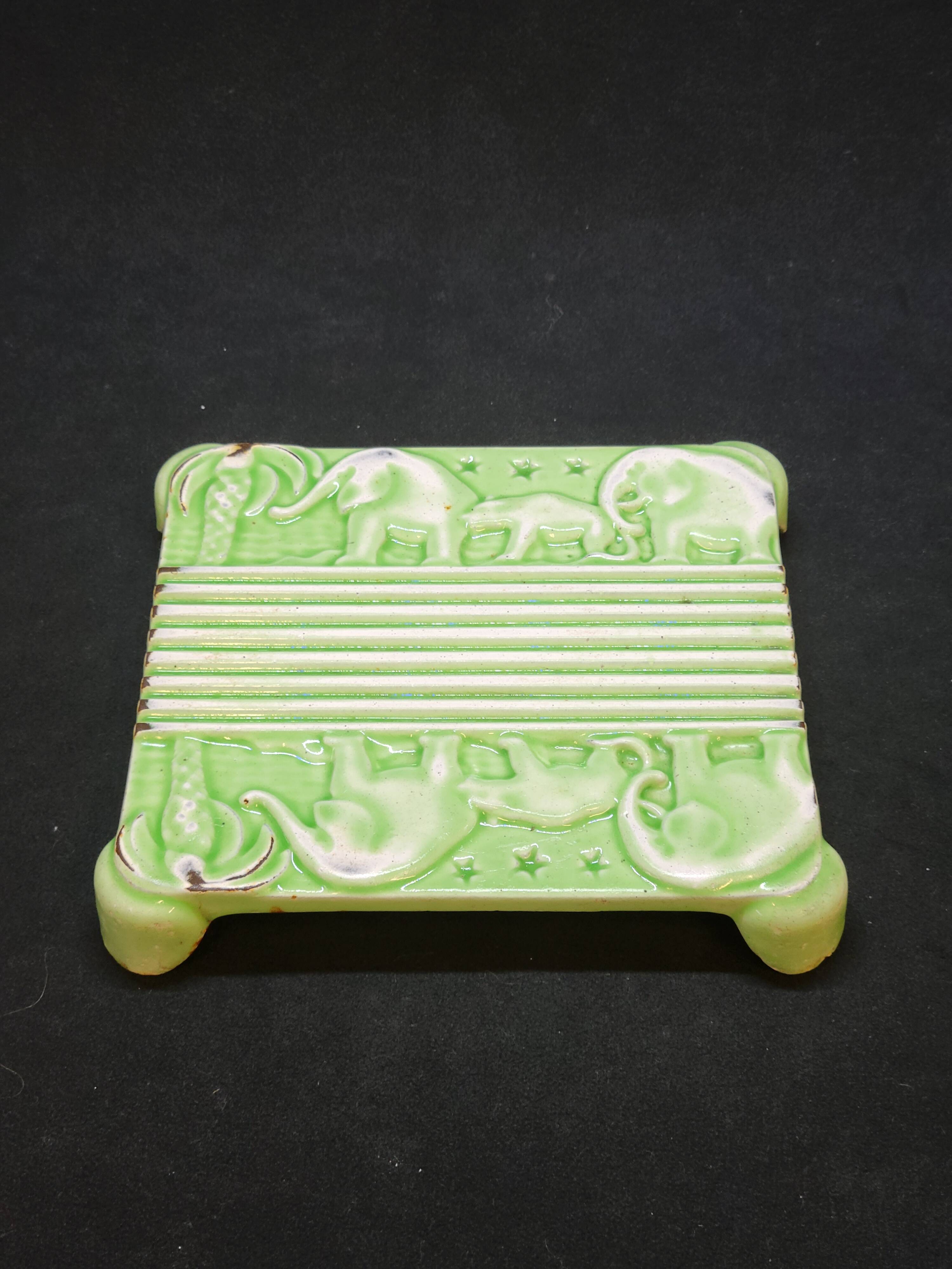 Art Nouveau trivet foundry Deville in enamelled cast iron Elephants model