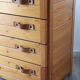 Commode vintage en pin massif et cuir, 1970