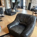 Pair of black leather armchairs from the 80s