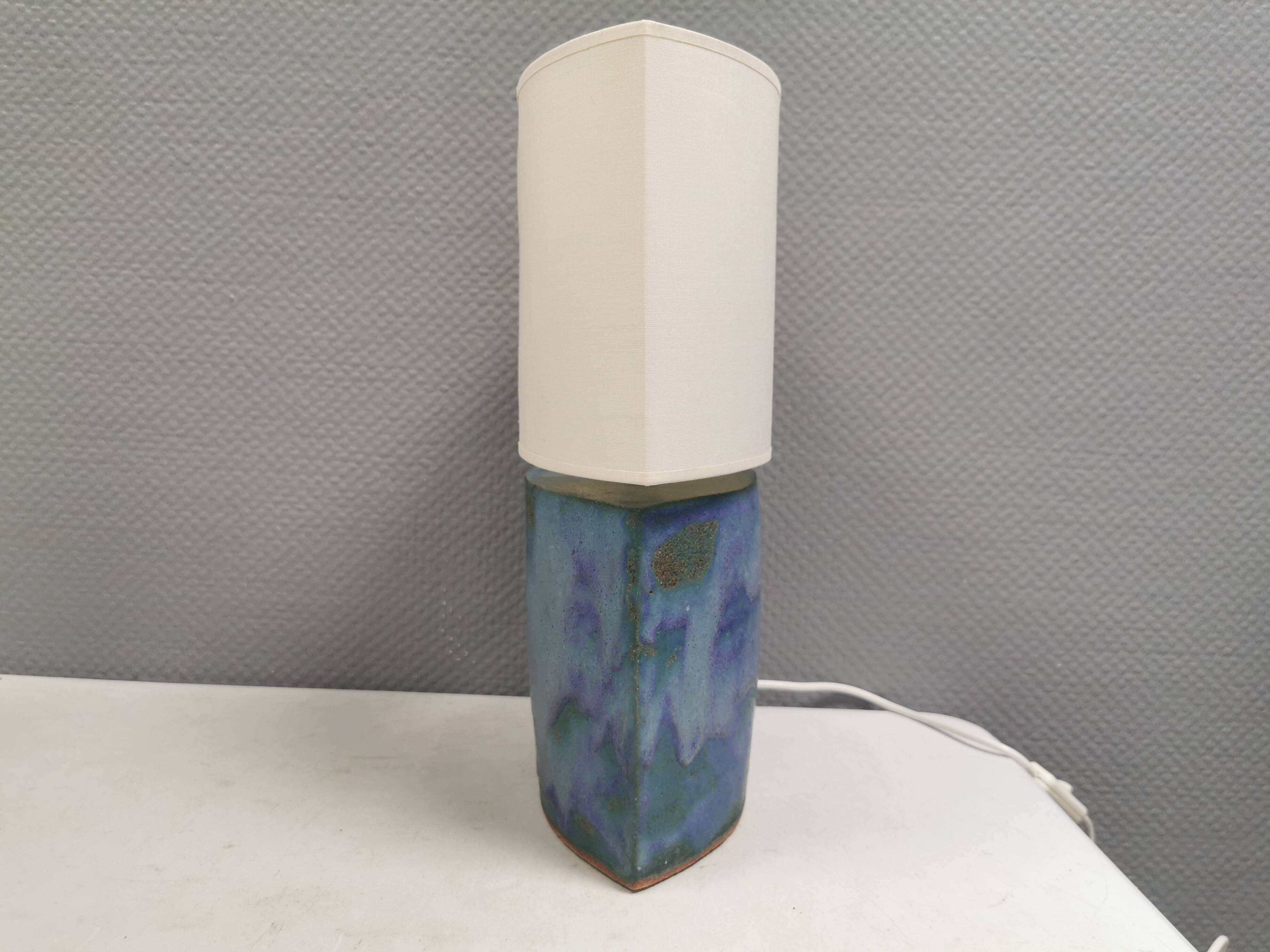 Sculptural table lamp in blue glaze with an abstract expression.