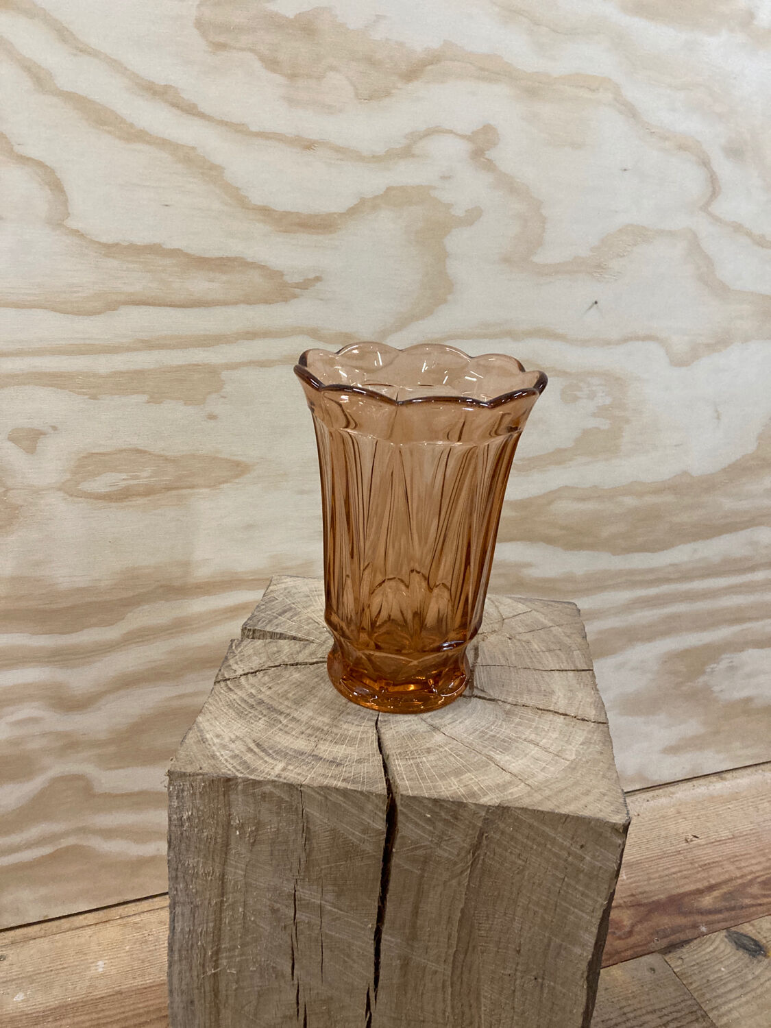 Vase tulipe rose 1950 en verre soufflé