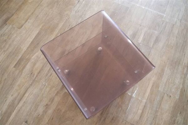 Table d'appoint en plexiglas de Michel Dumas