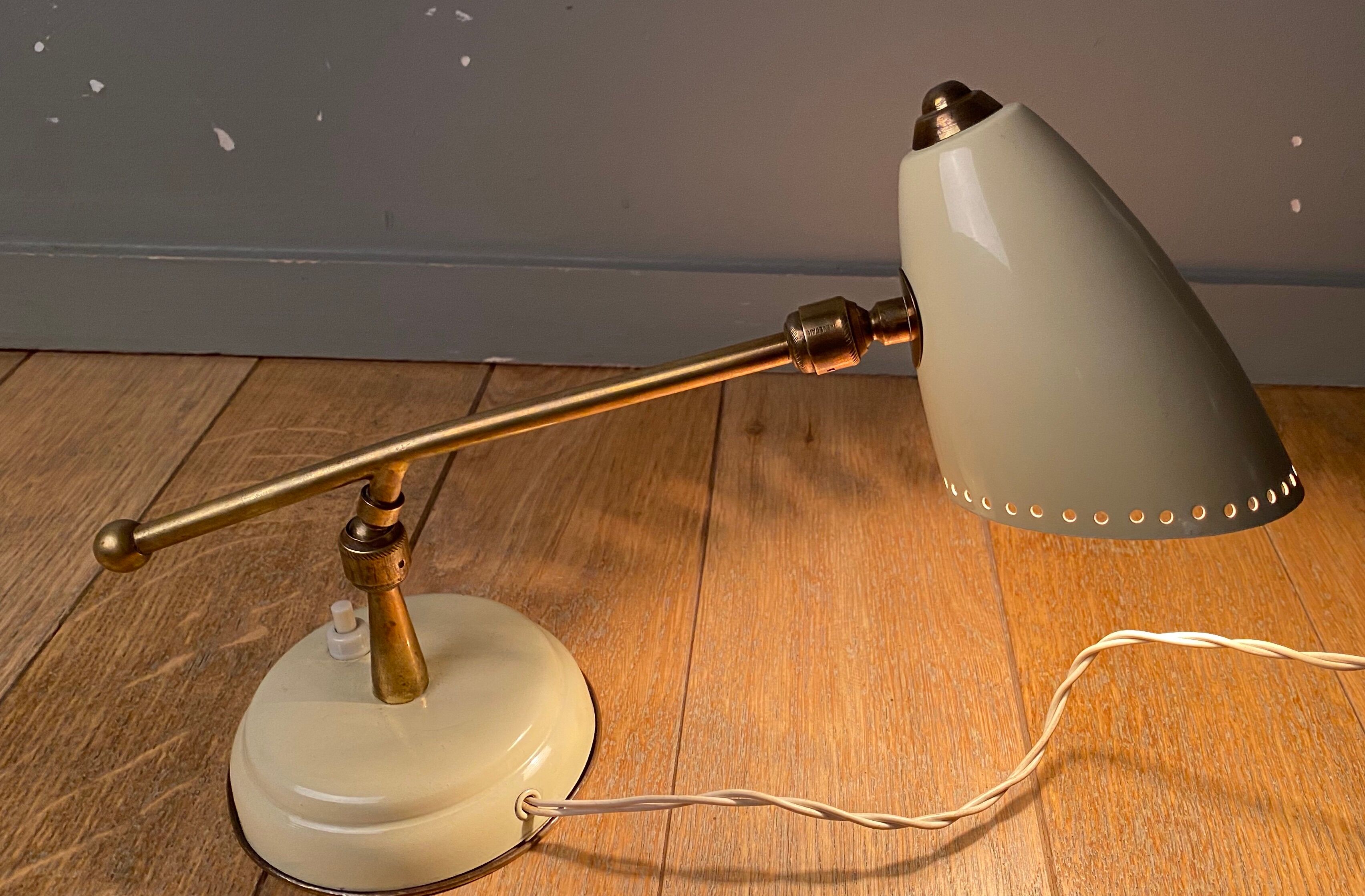 Lampe de fabrication Italienne 1950 articulée à balancier