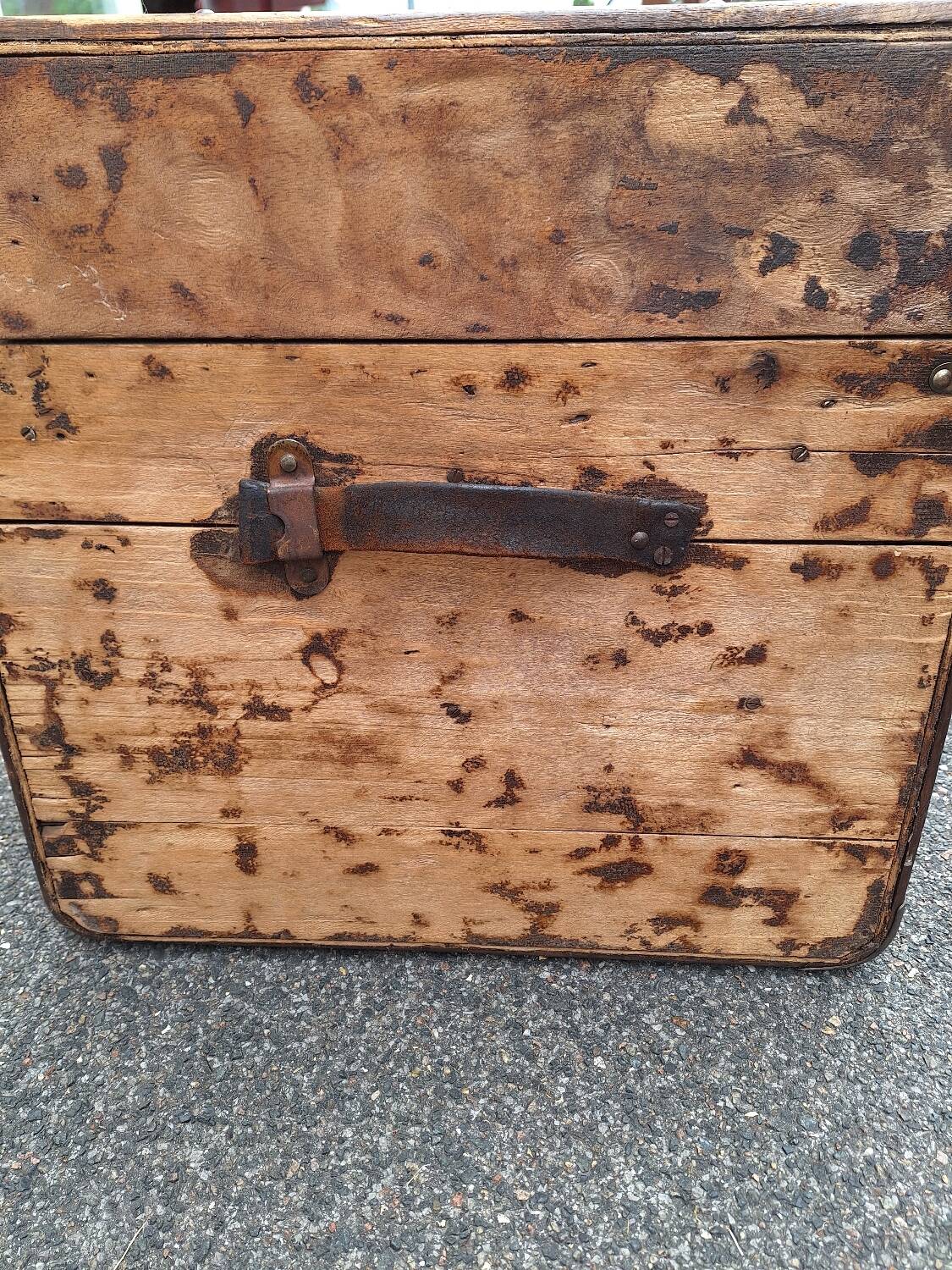 Wooden chest/box