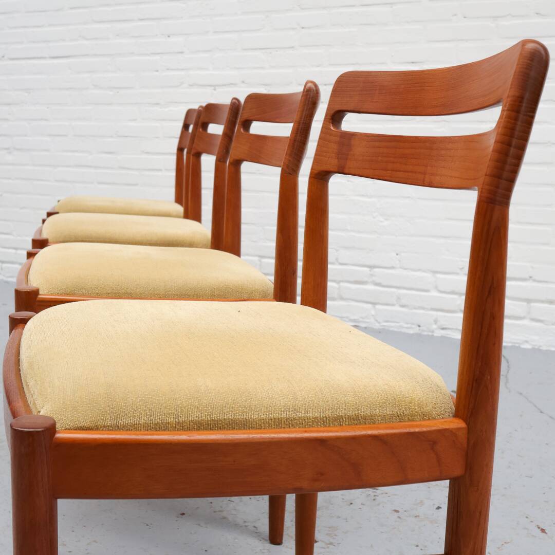 4 chaises de salle à manger par HW Klein pour Bramin, années 1960