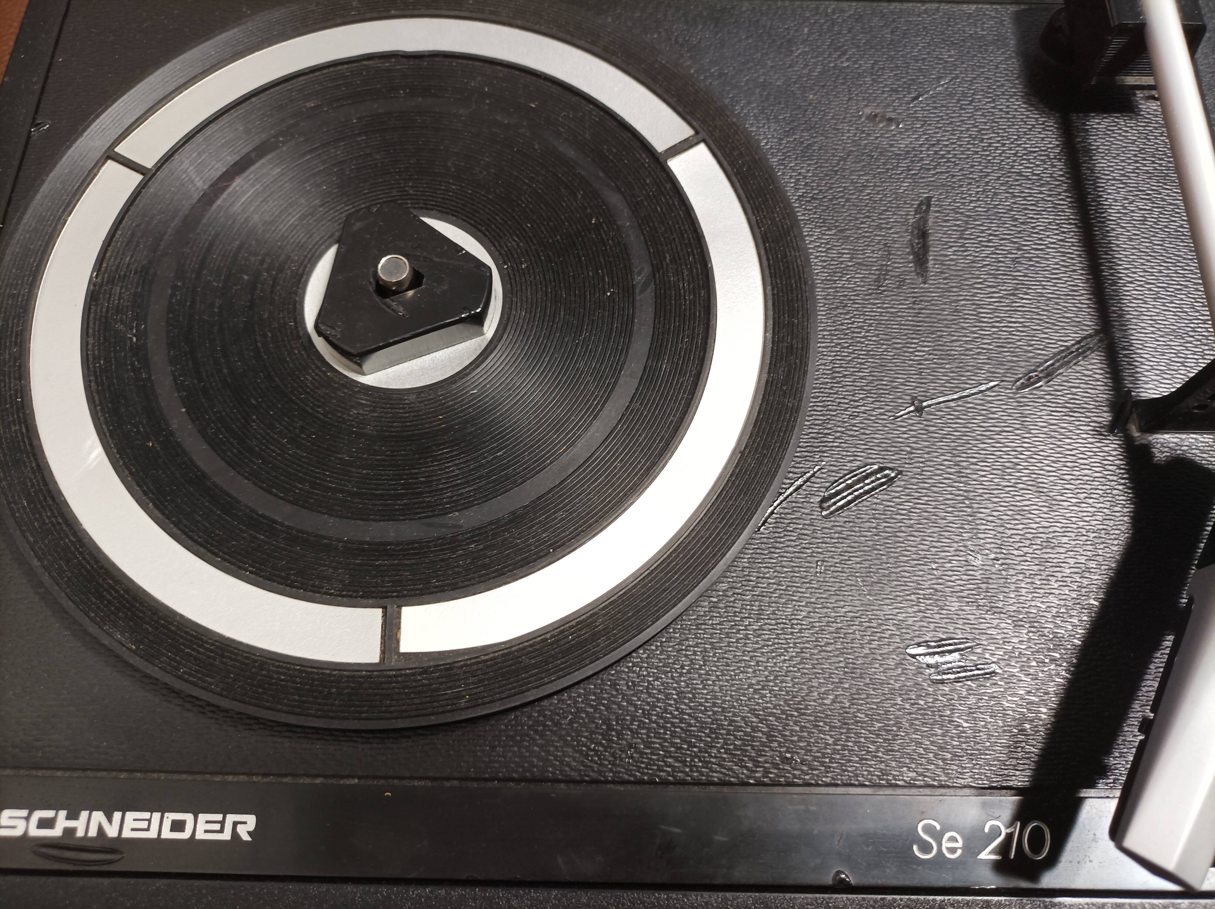 Schneider SE 210 Vintage portable record player