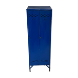 Metal locker with metal rivets