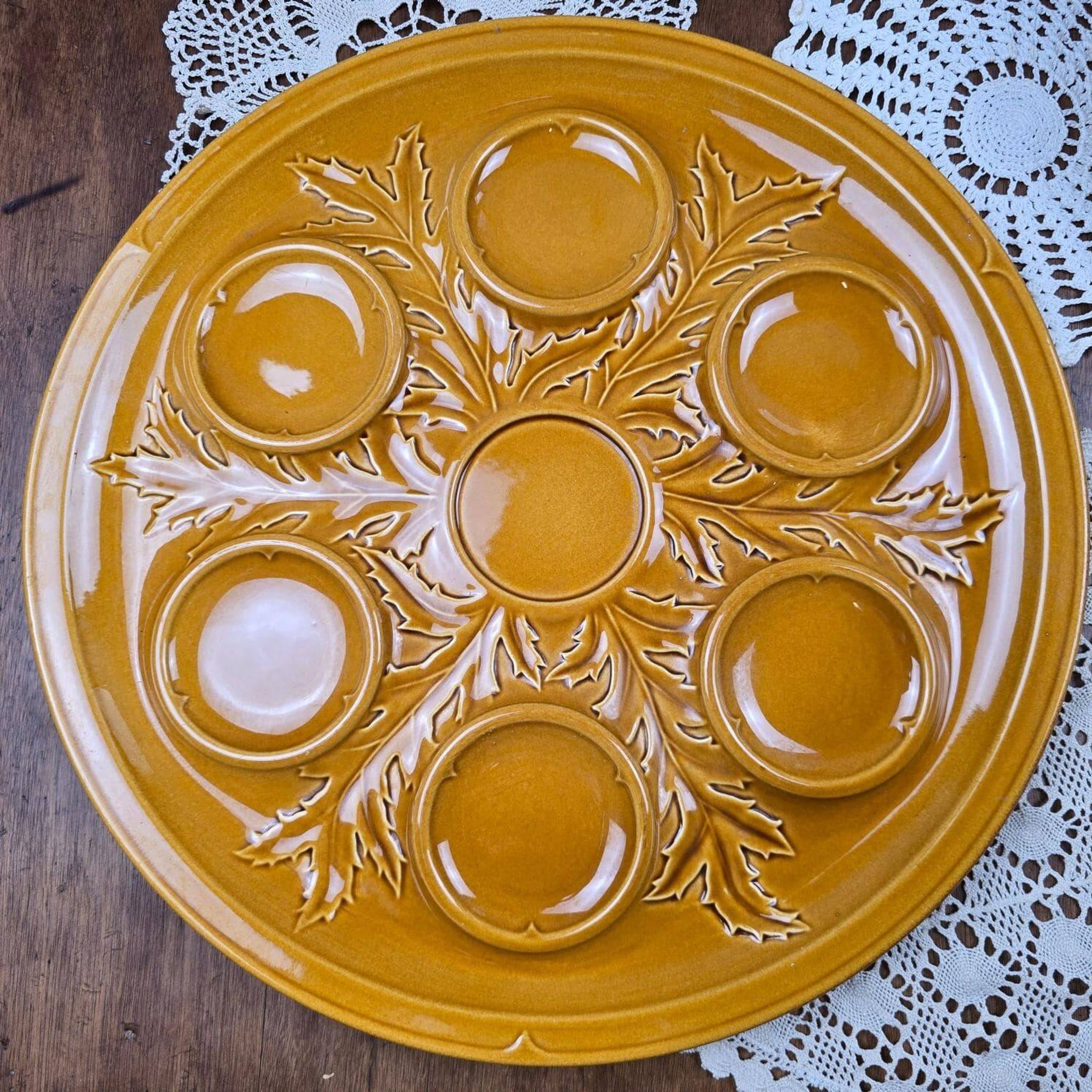 Artichoke service Salins France – 8 plates and serving dish barboti