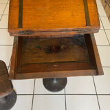 Bureau d’écolier avec encrier métal