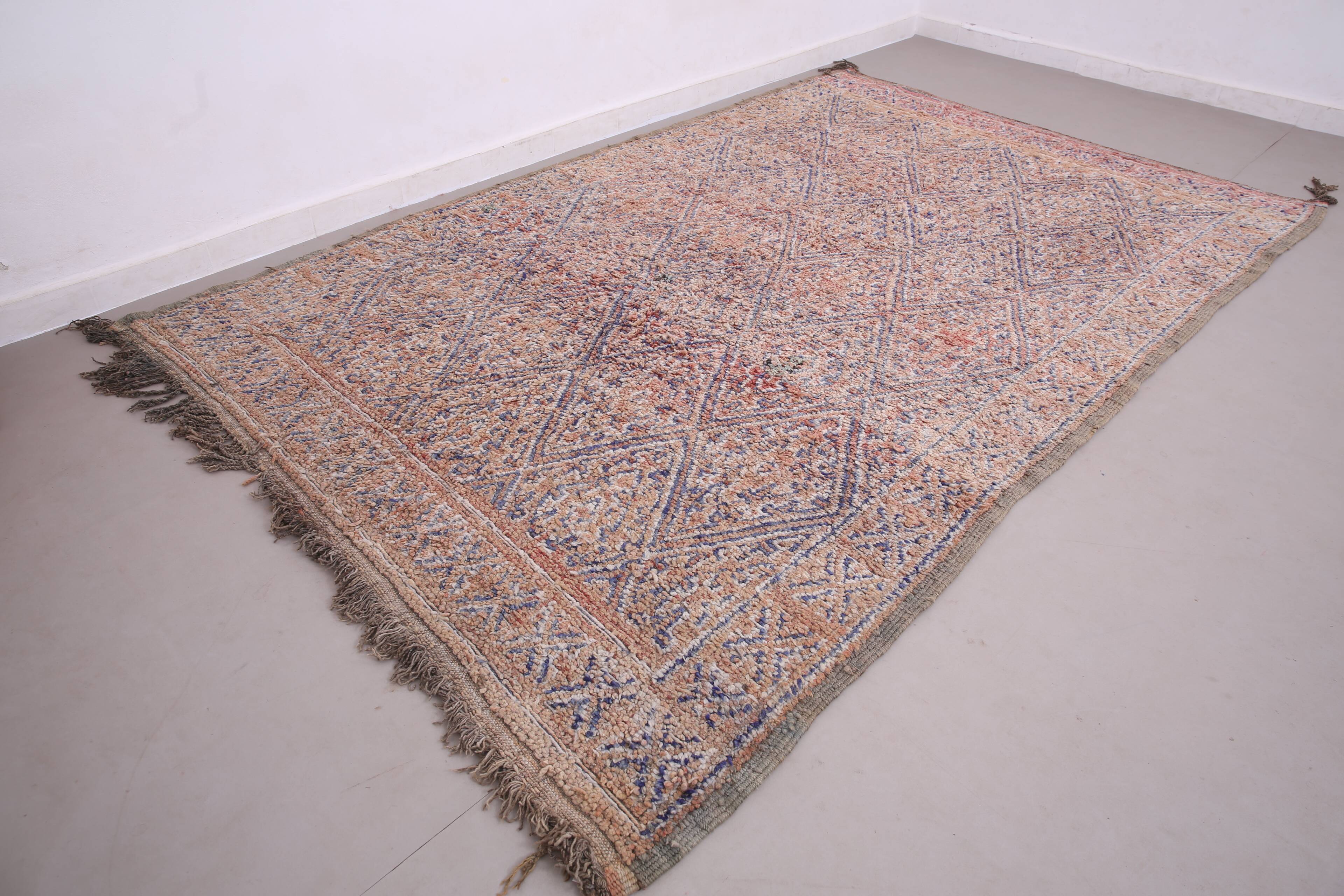 Vintage Moroccan Wool Rug 214 x 332 cm - Berber Handmade Living room rug