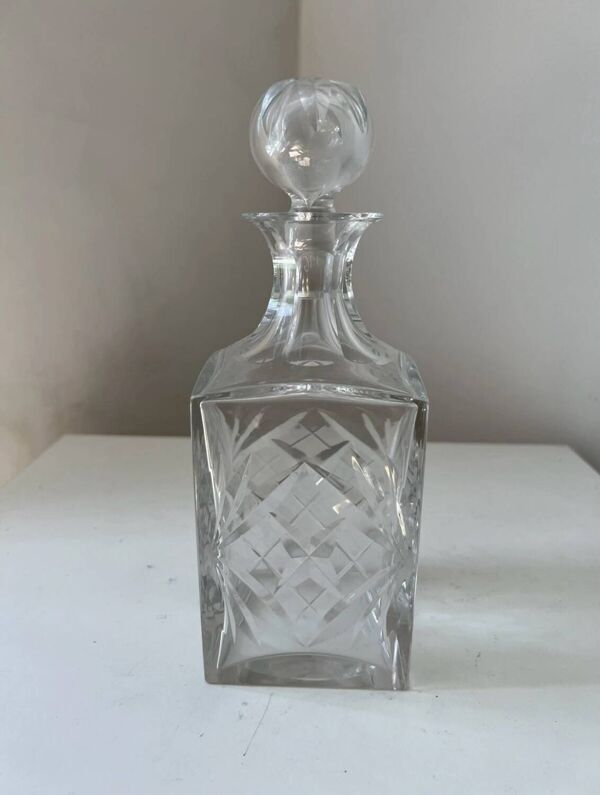 Belle carafe à whisky cristal de Saint Louis Chantilly