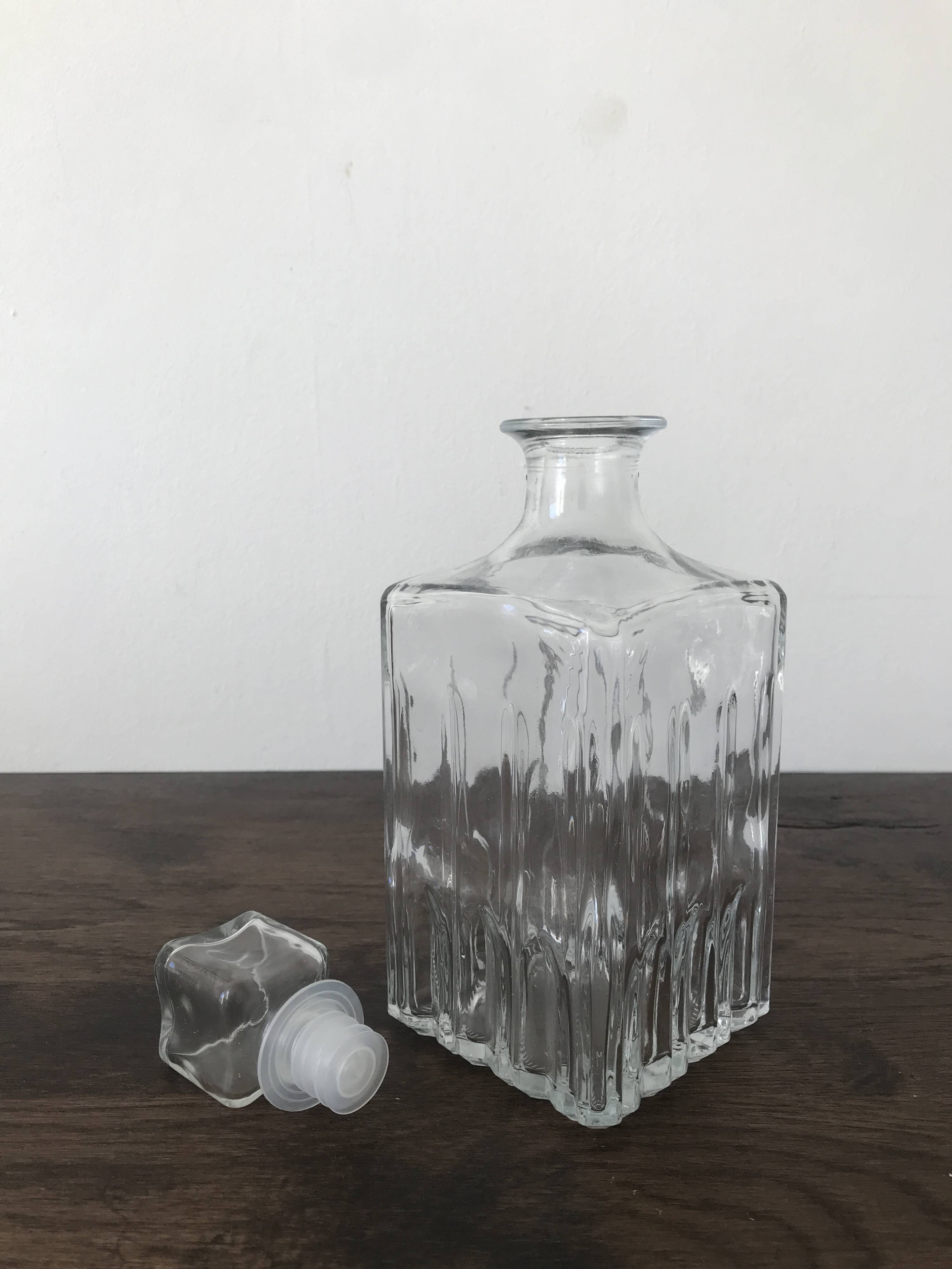 Glass whiskey decanter