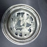 Covered jar / glass and openwork tin vase - Daffodils