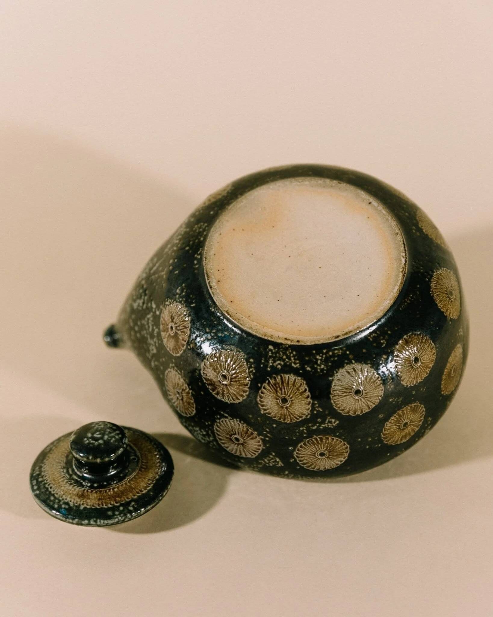 Wim Mühlendyck Stoneware Teapot in Westerwald Salt Glaze with Ritzdekor – Noir Speckled Ceramic, Mid-Century
