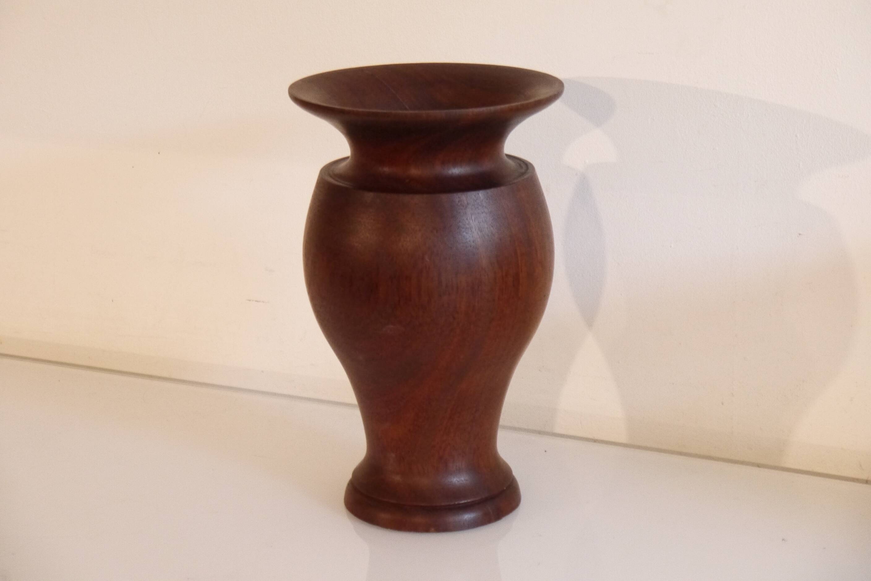 Vase scandinave en teck 1960
