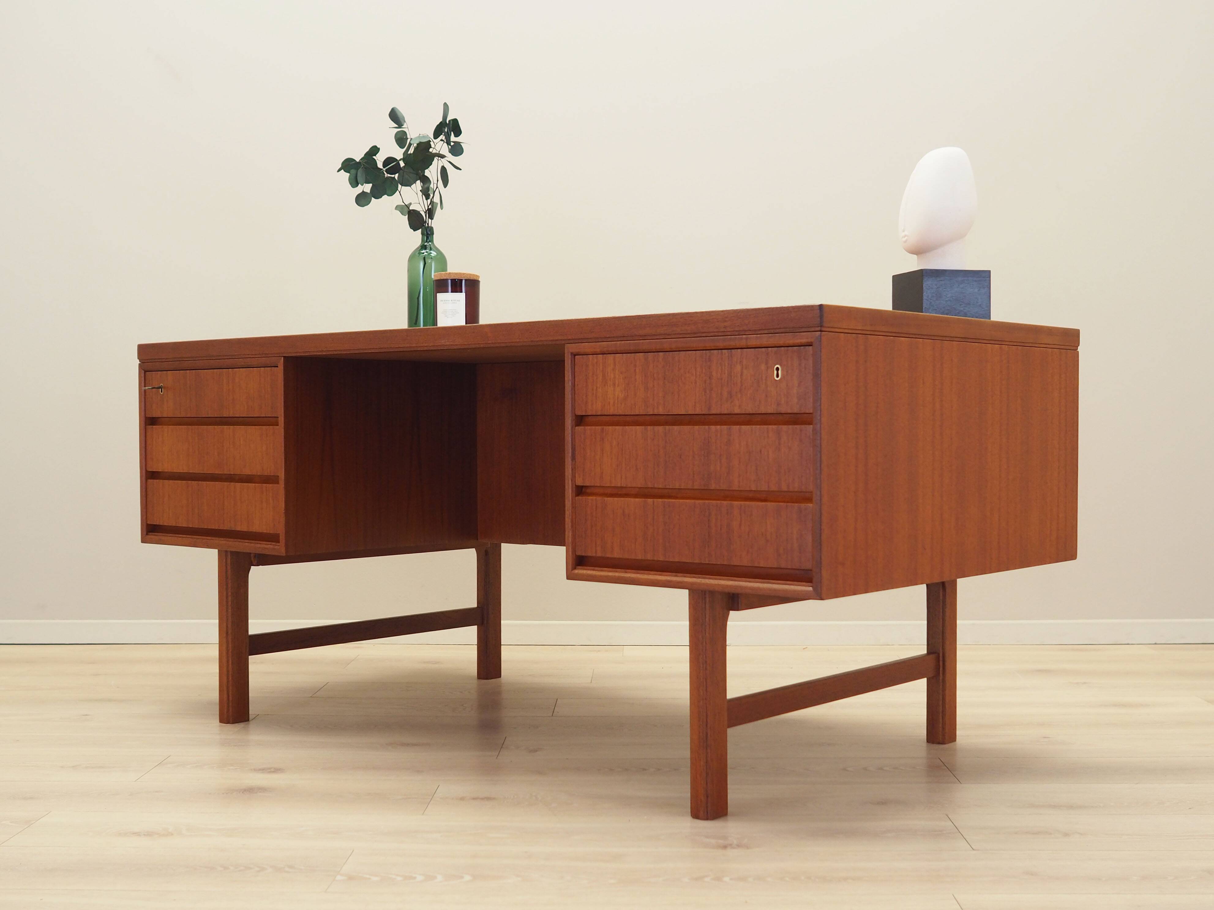 Teak desk, Danish design, 1970s, production: Denmark