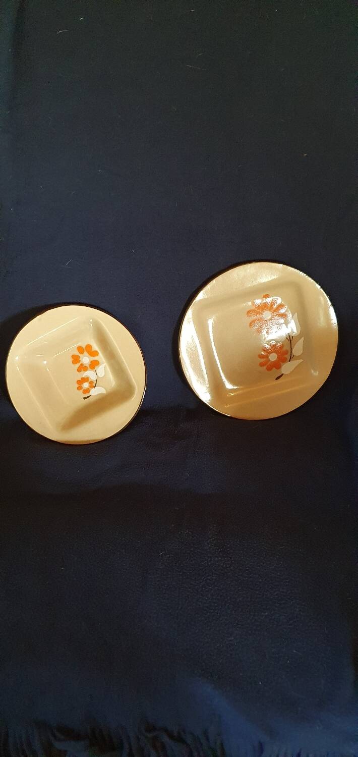 Saint Clément vintage dinner and soup plates