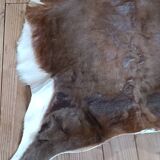 Tapis en peau de vache, vintage des années 1980. Travail artisanal, fait ma