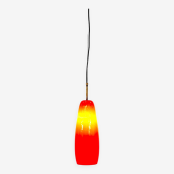Lampe italienne en opaline rouge - 1970
