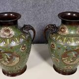 China 19th century: Very important pair of bronze vases decorated with Cloiso enamels