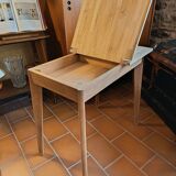 Scandinavian table with a system