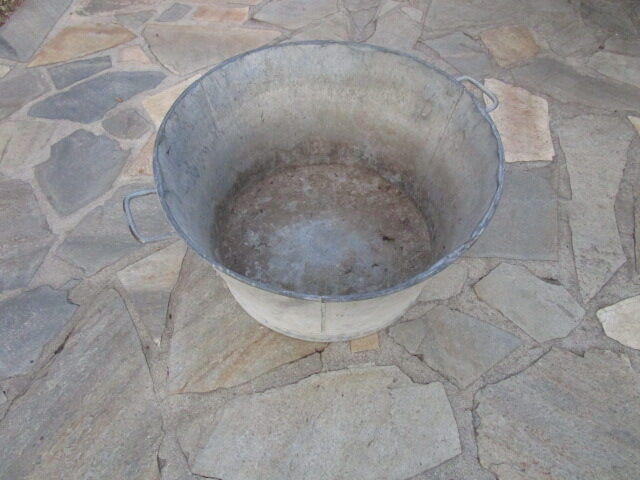 Basin in ancient zinc