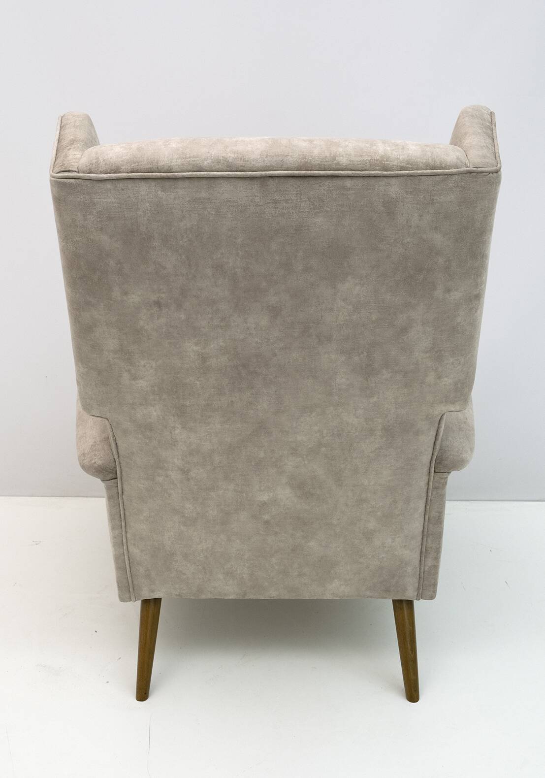 Pair of Gio Ponti Mid-Century Modern Italian Velvet "Alata" Lounge Chairs