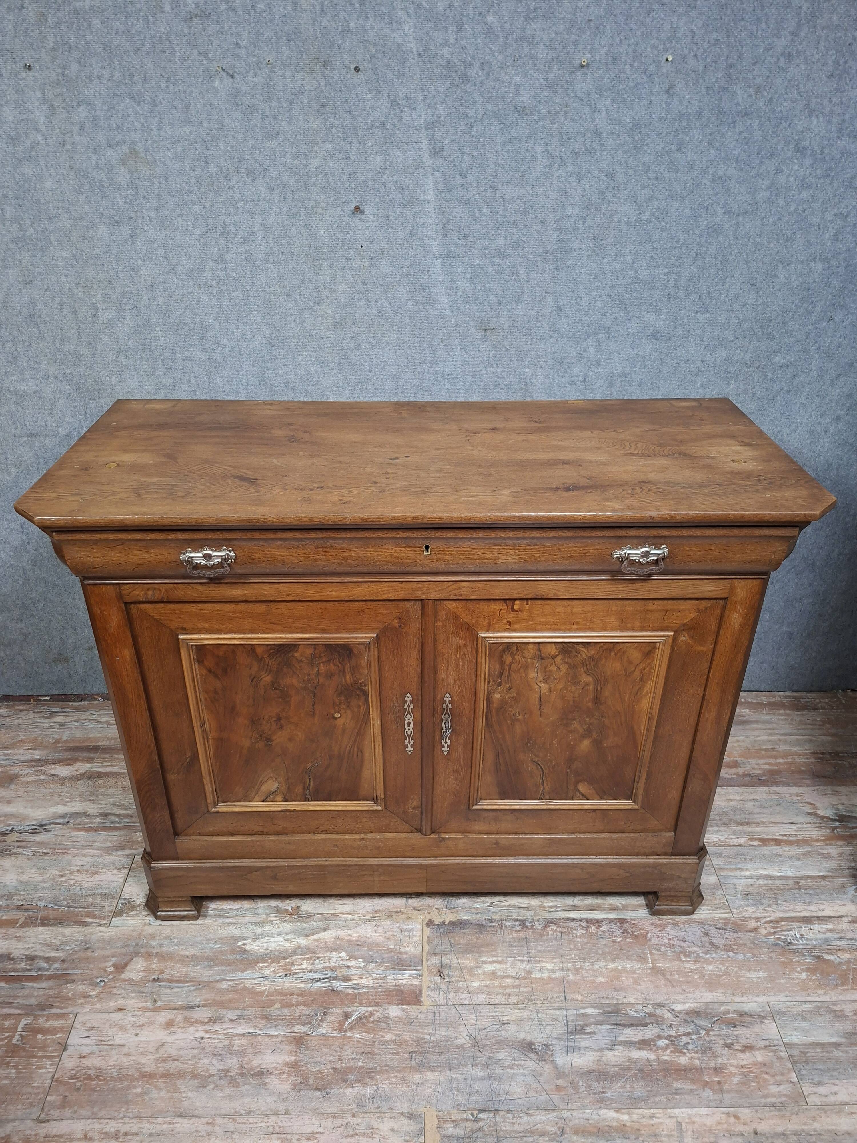 Louis-Philippe period buffet in solid walnut, 19th century.